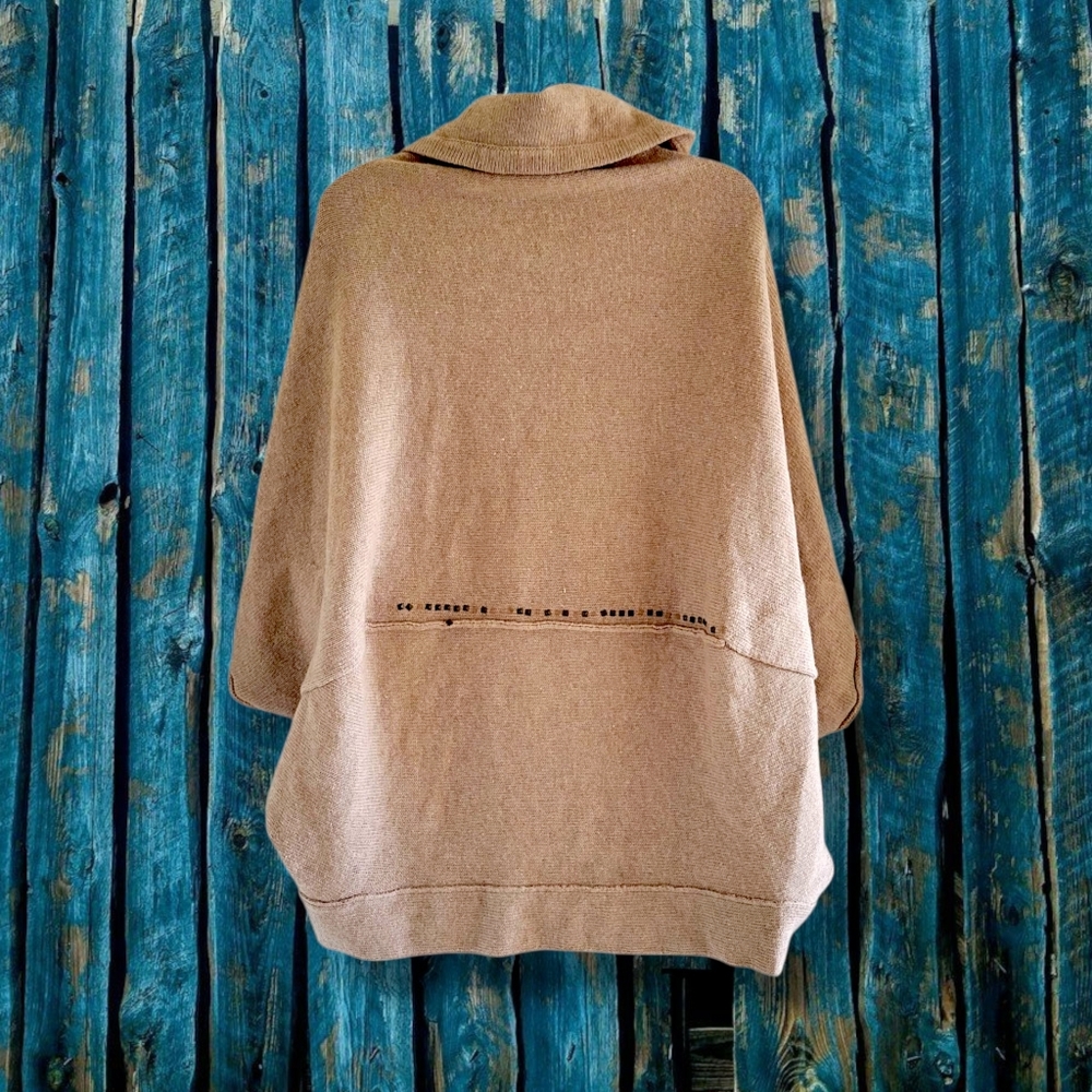 ✨️HP✨️Karlie | Cute Tan Studded Oversized Wool Blend Batwing Cardigan (SIZE S) - Picture 2 of 12